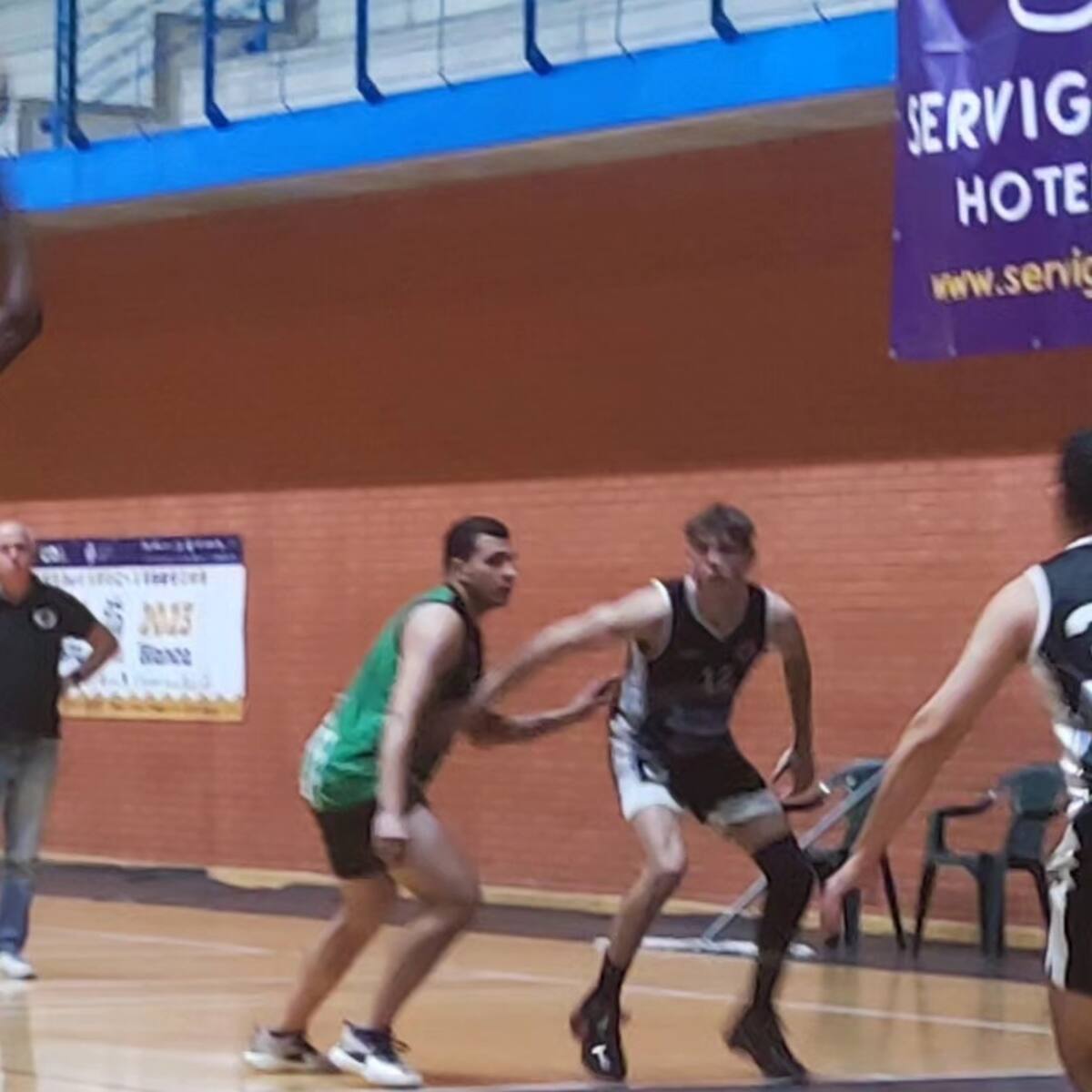 El C. B. Elda - Bateig Piedra Natural saborea su primera victoria tras ganar en Benidorm (74-91)