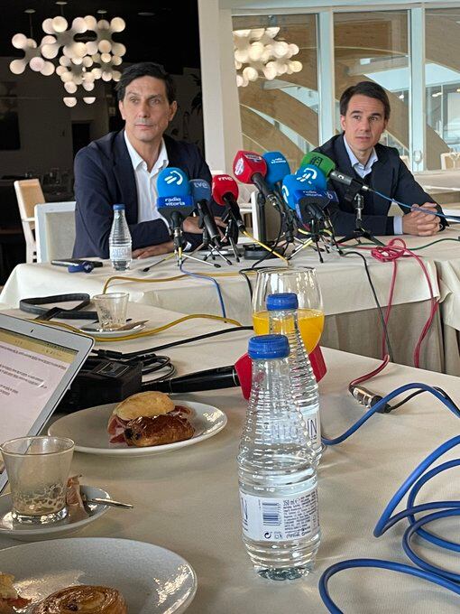 Sergio Fernández, director deportivo del Alavés, durante su rueda de prensa en el Bakh.