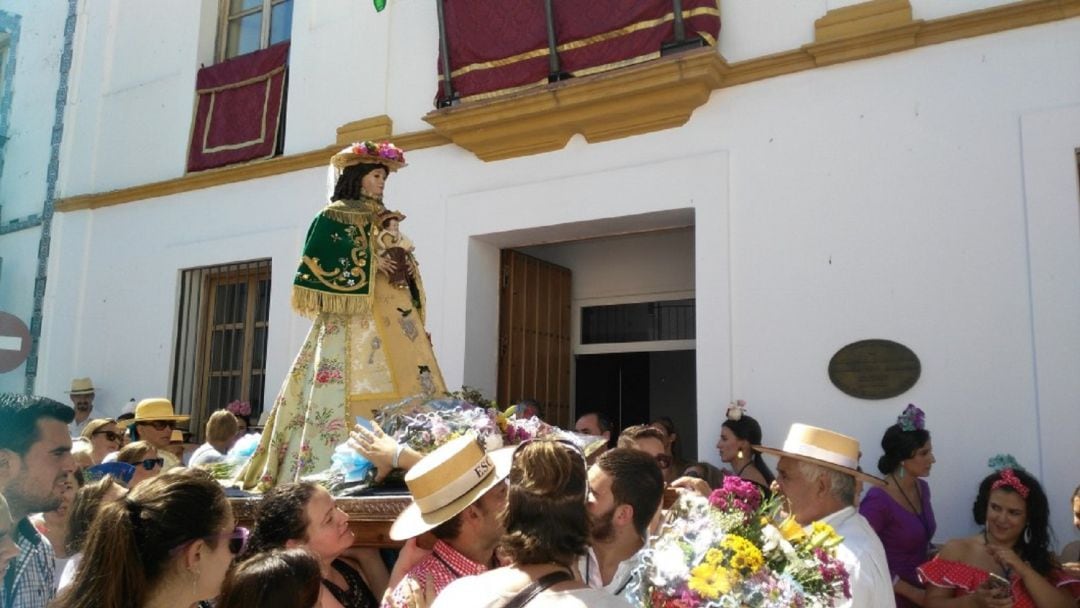 La Virgen de Escardiel en una de sus salidas por las calles de Castilblanco de los Arroyos