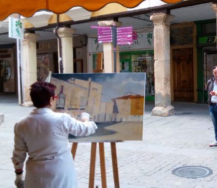 Tejadillos y toldos resguardaron a los participantes de las escasas lluvias caidas