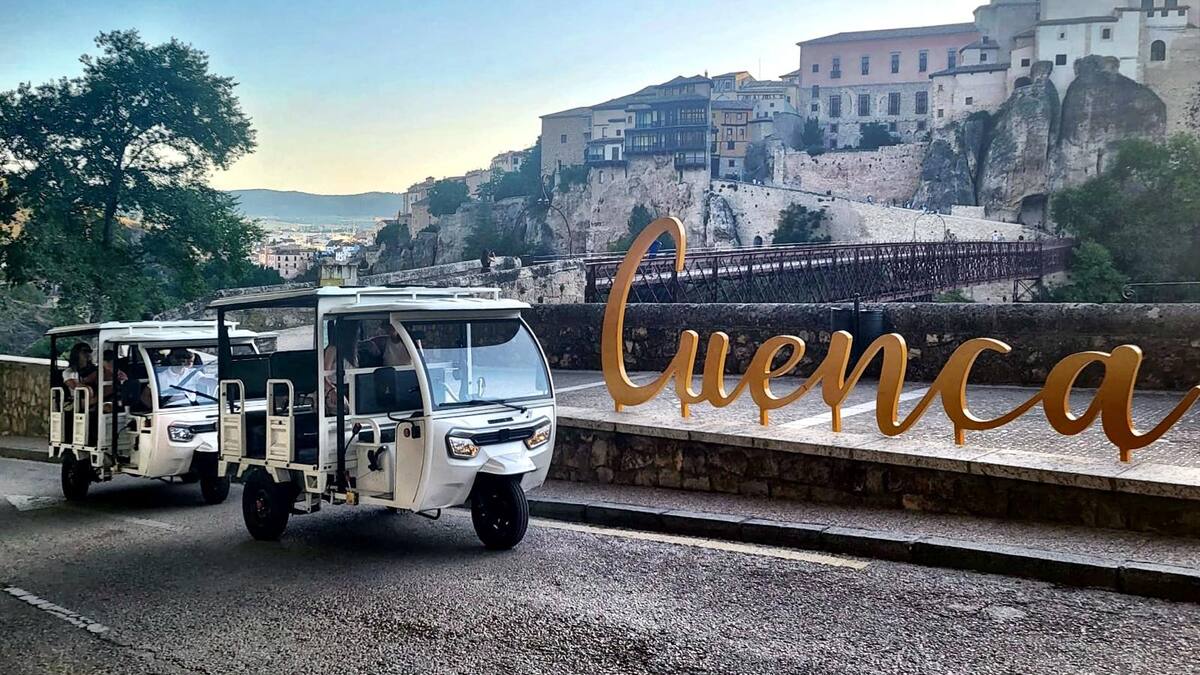 Cuenca se suma a la moda de los paseos turísticos en vehículos ‘tuk tuk’