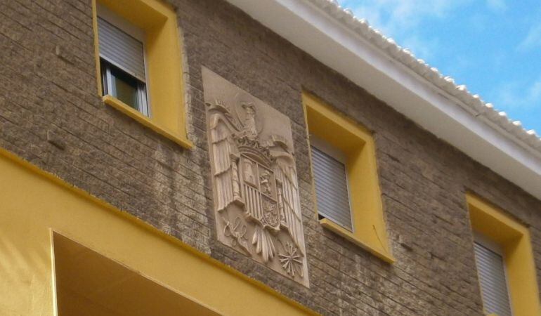 Detalle de la fachada del acuartelamiento de la Guardia Civil en Benimaclet, en la calle Tírig,