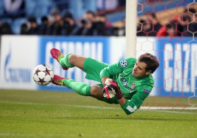 Dani Aranzubia defendiendo la portería del Atlético en Champions