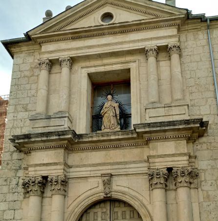 Portada renacentista del antiguo Hospital de la Concepción