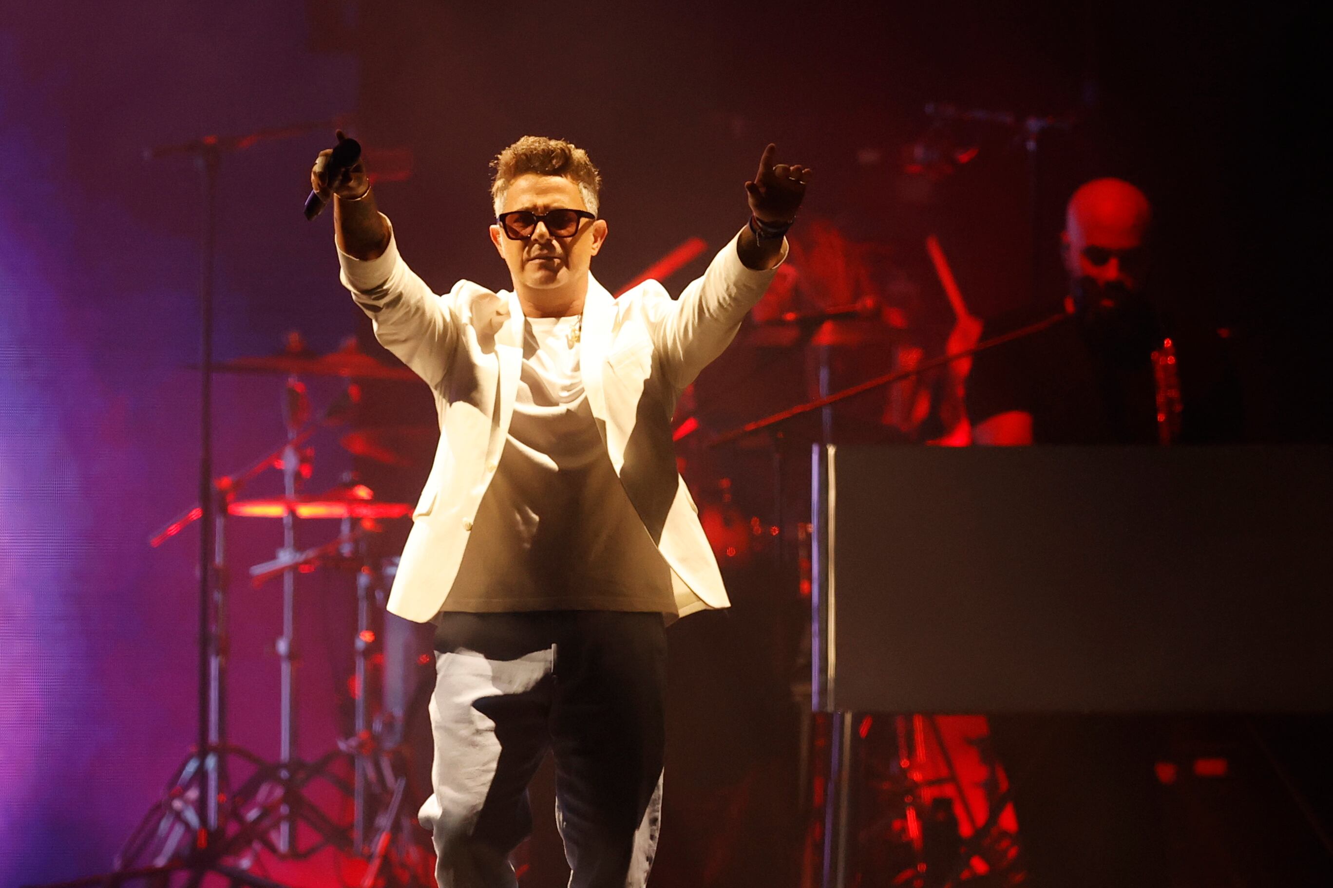 El cantante Alejandro Sanz durante el concierto ofrecido el 10 de junio en la Ciudad de las Artes y las Ciencias, en Valencia.