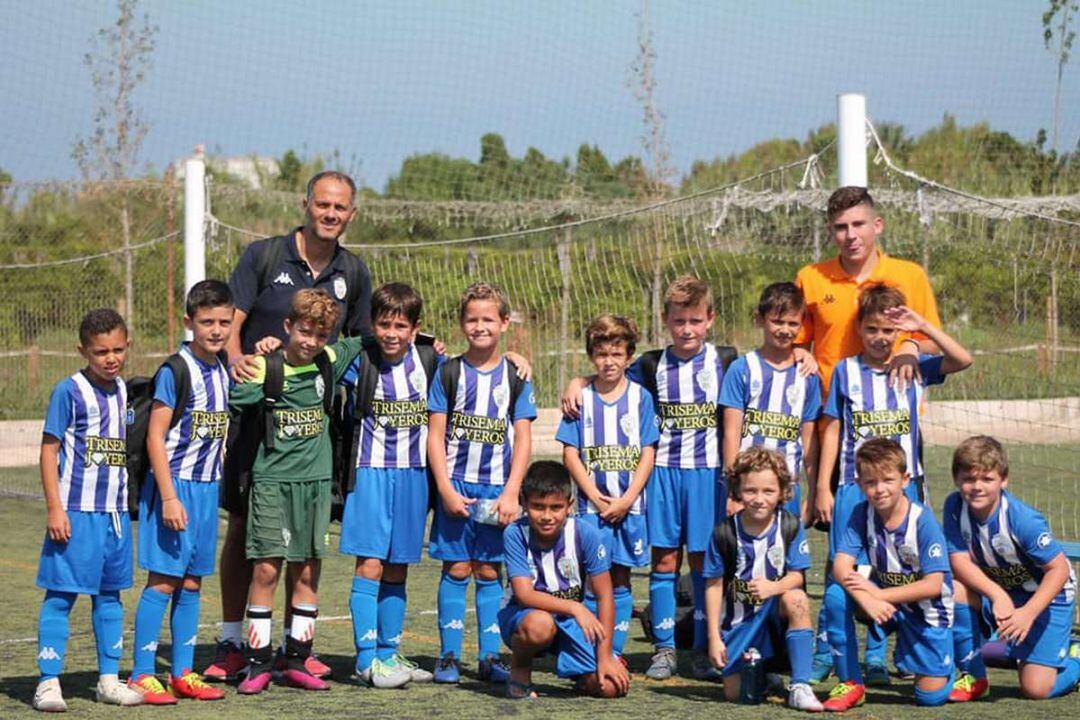 El equipo de benjamines del CF Base Gandia