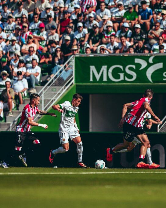 Un momento del Elche-Athletic disputado en el estadio Martínez Valero