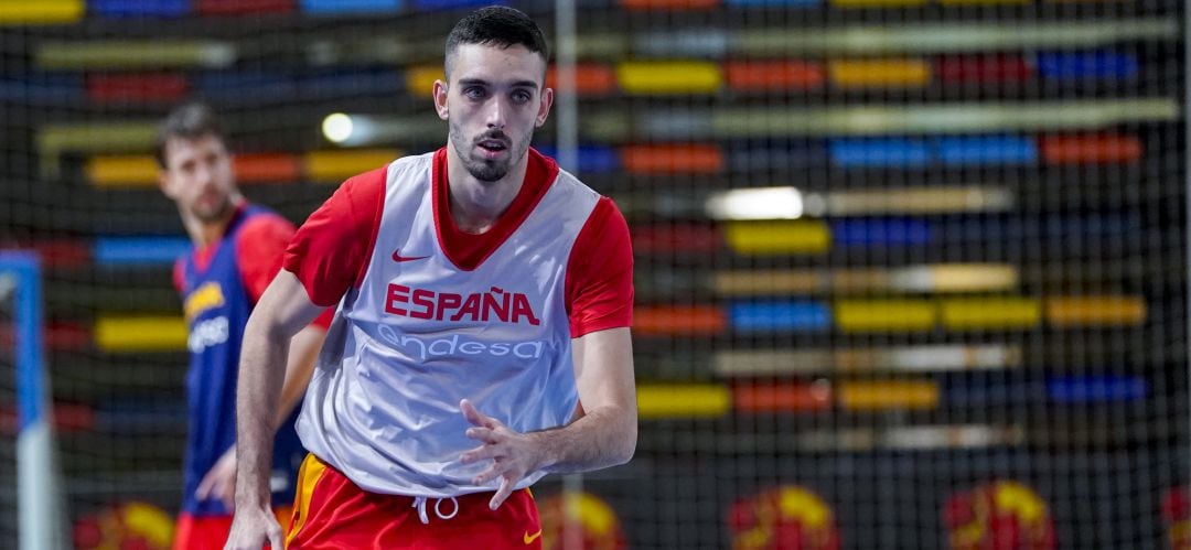 Marc García se entrena en Guadalajara con sus compañeros de selección.