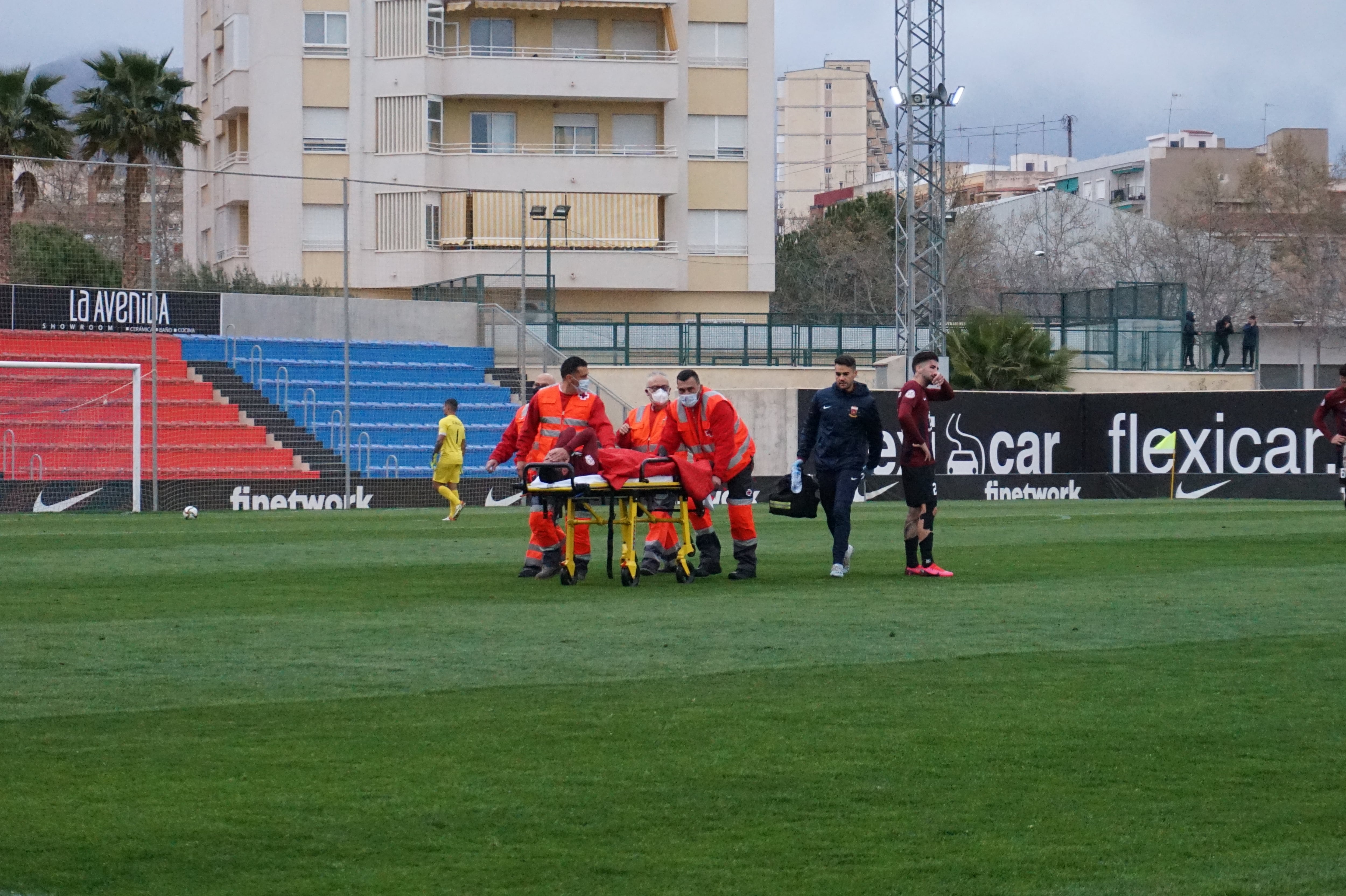 Iván Forte fue retirado en camilla