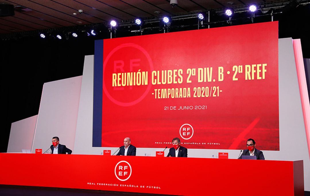 La RFEF ha informado este lunes, de la confección de los cinco grupos de la Segunda RFEF