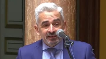 El locutor Antonio Ramos recibe la Insignia de Oro de Sanlúcar