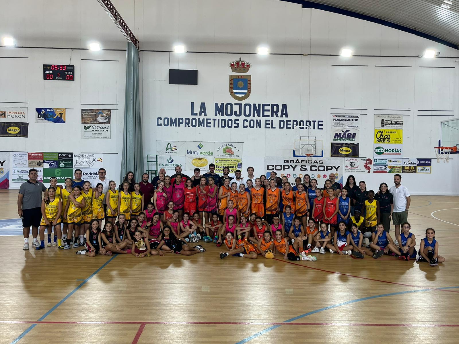 Foto de familia del evento que se realizó en el pueblo de La Mojonera.