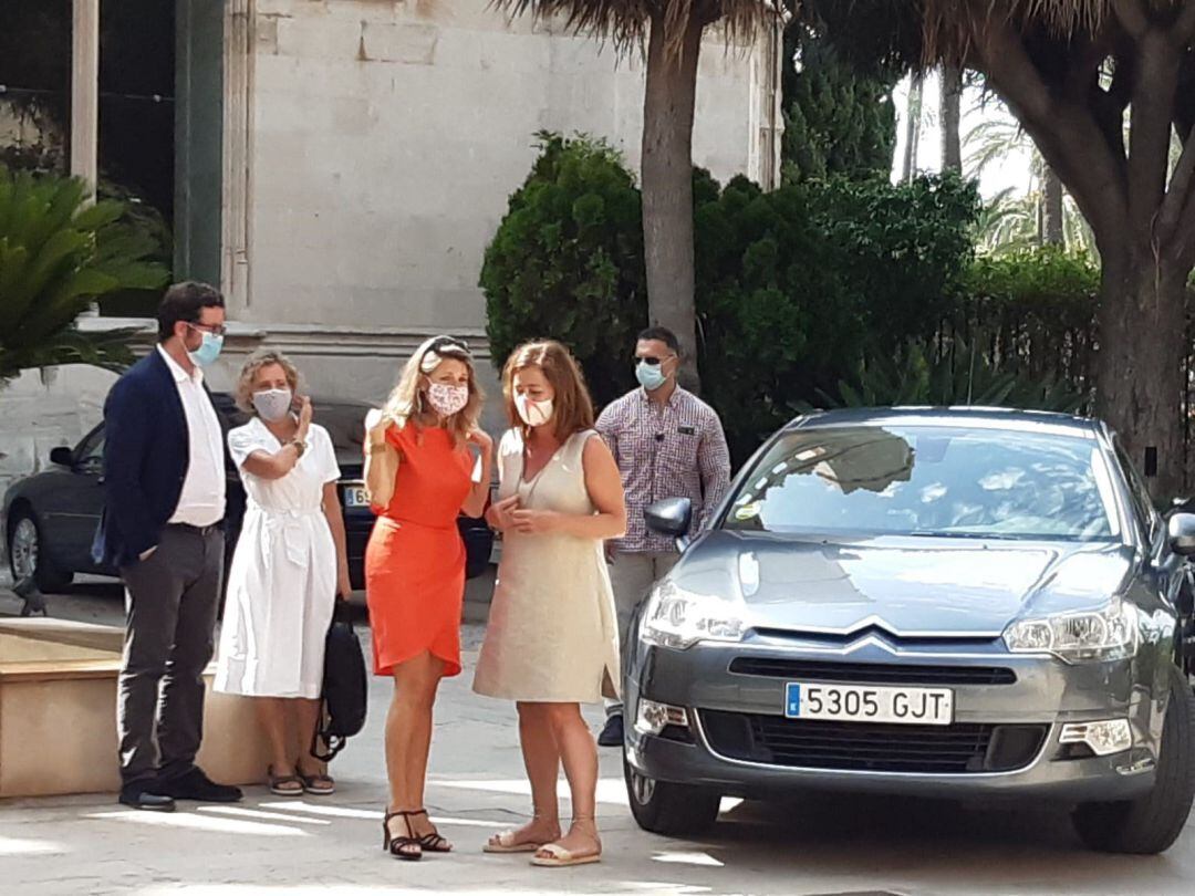 La presidenta del Govern, Francina Armengol, junto a la ministra de Trabajo y Economía Social, Yolanda Díaz.