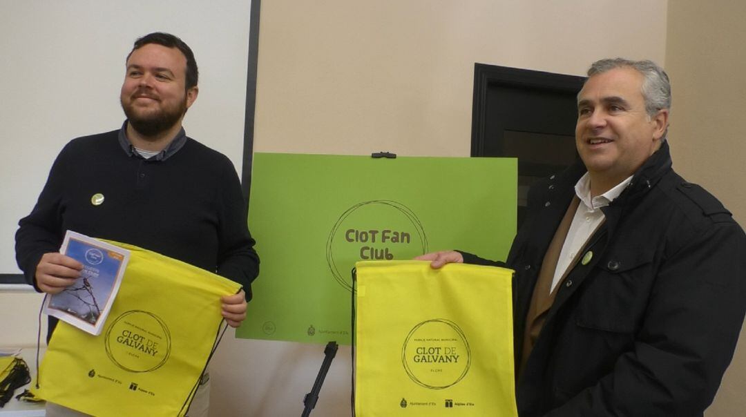 El concejal de Medio Ambiente, Antonio García con el gerente de Aigües d'Elx.