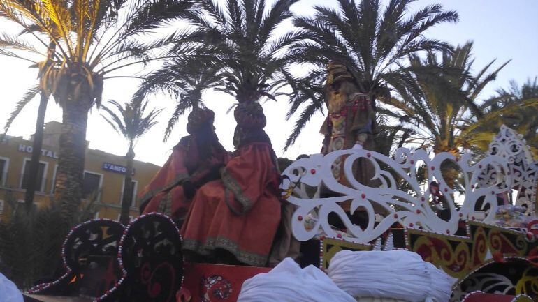 Una de las carrozas de Reyes Magos del 5 de enero de 2015 en Dénia.