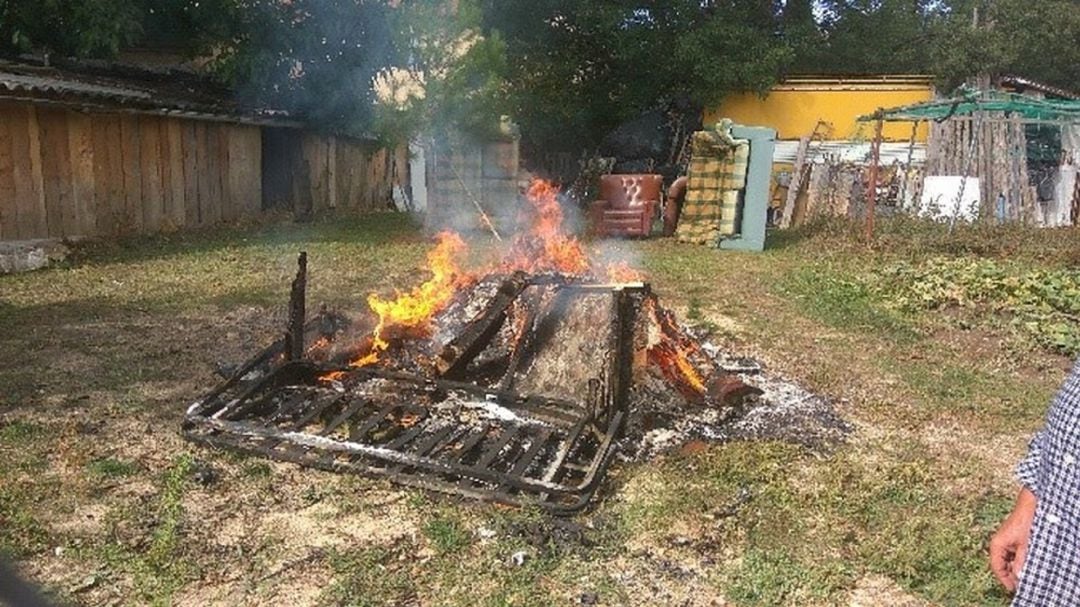 Quema ilegal de enseres en Prádena