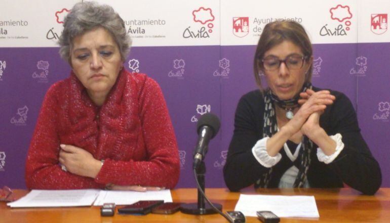 Montserrat Barcenilla (IU) y Yolanda Vázquez (PSOE)