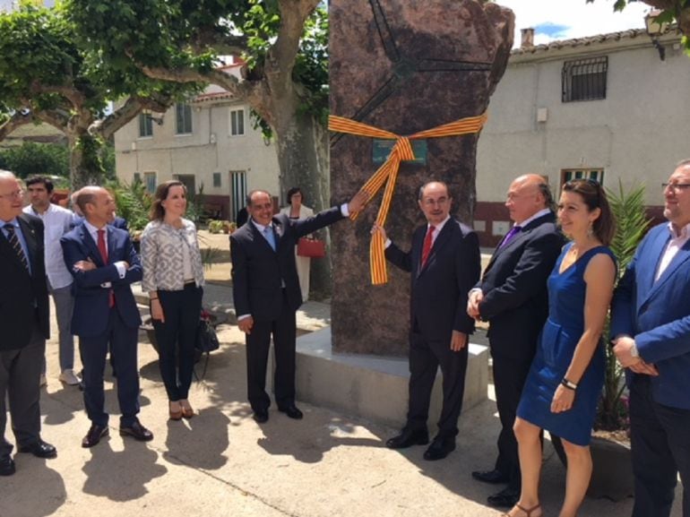 Día de fiesta en Azuara, con la puesta de la primera piedra del parque eólico de Forestalia 