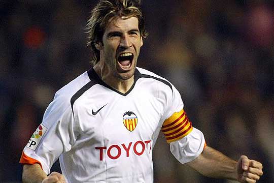 David Albelda, celebrando un gol con el Valencia