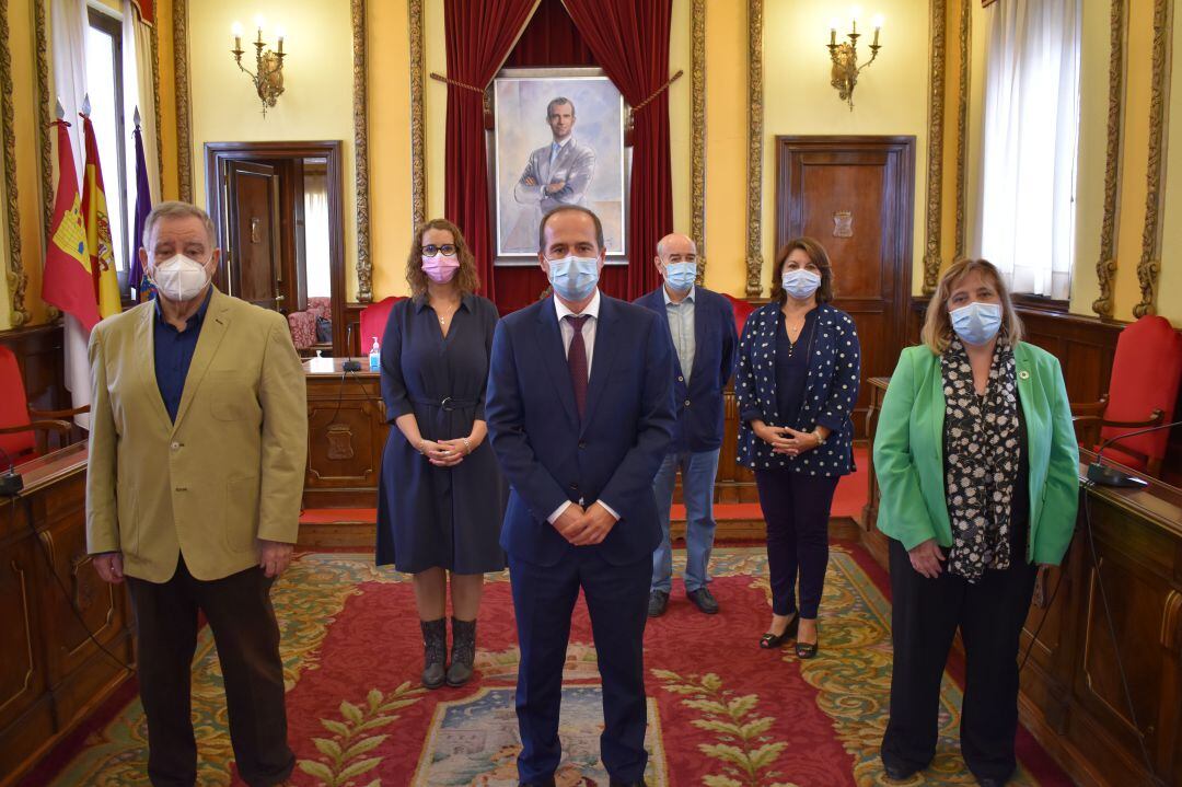 Firma convenio con Siglo Futuro