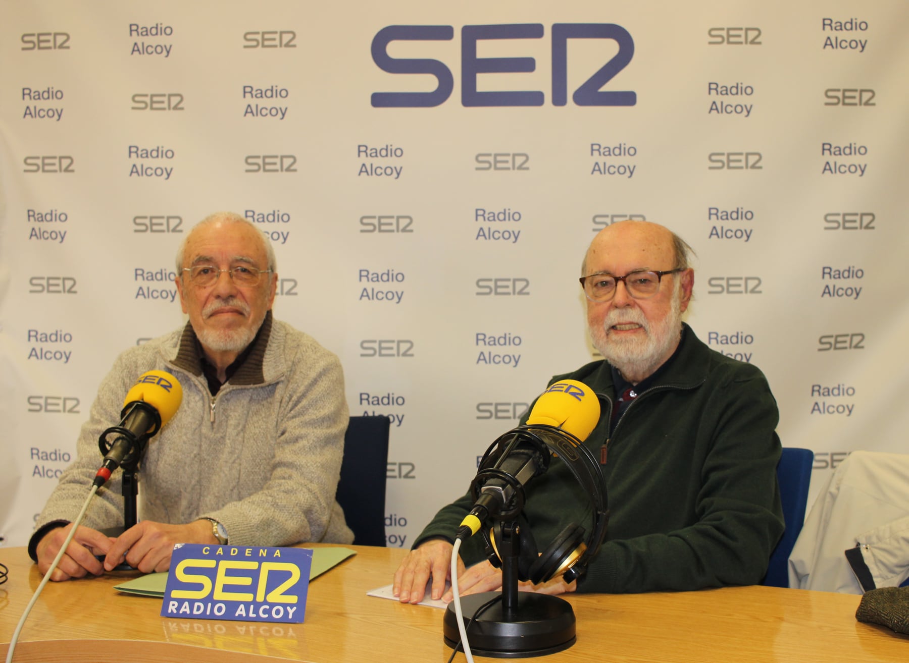 Enrique Téllez y José María Soriano, en el estudio central de Radio Alcoy