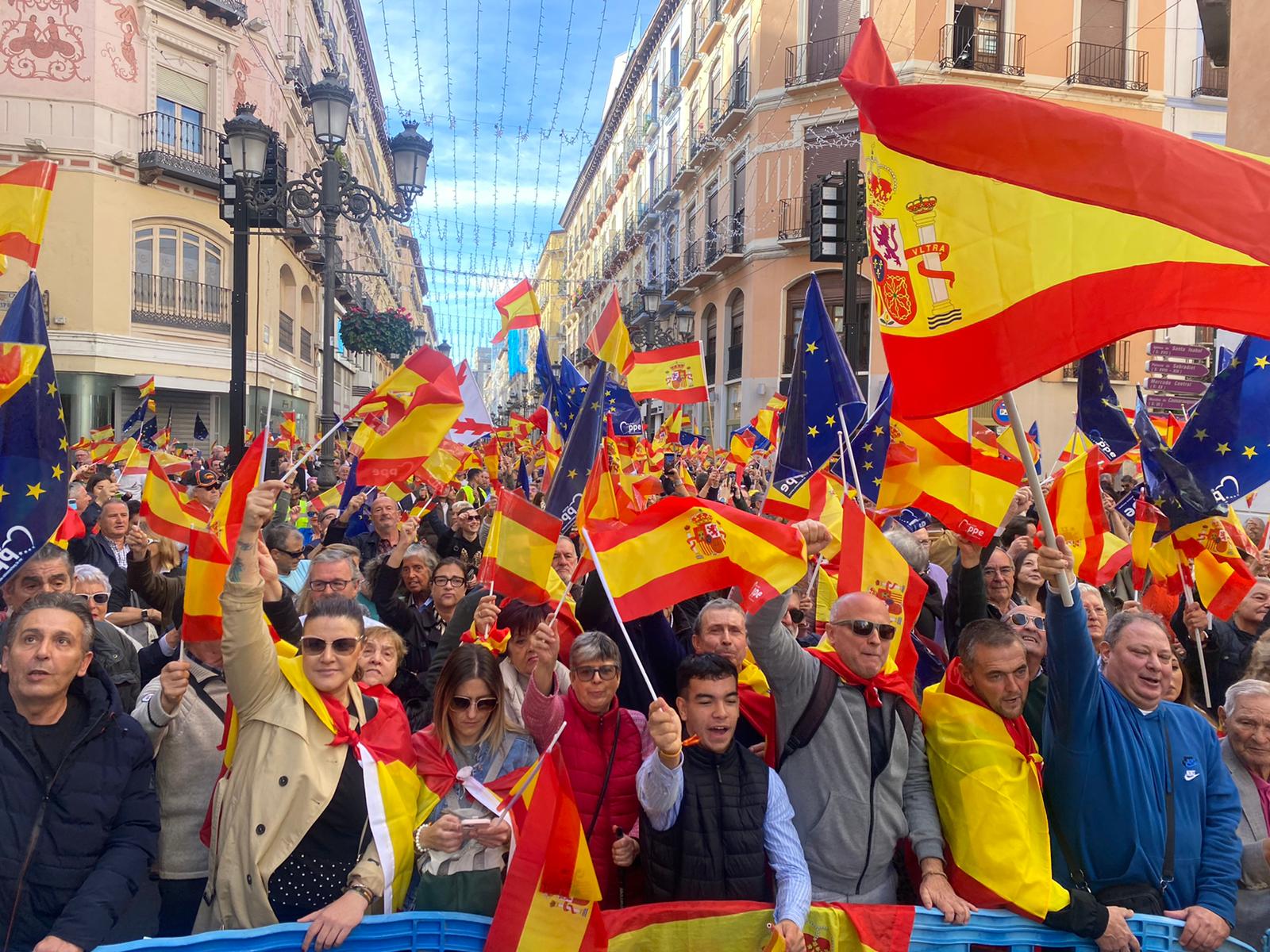 La concentración ha llenado la calle Alfonso