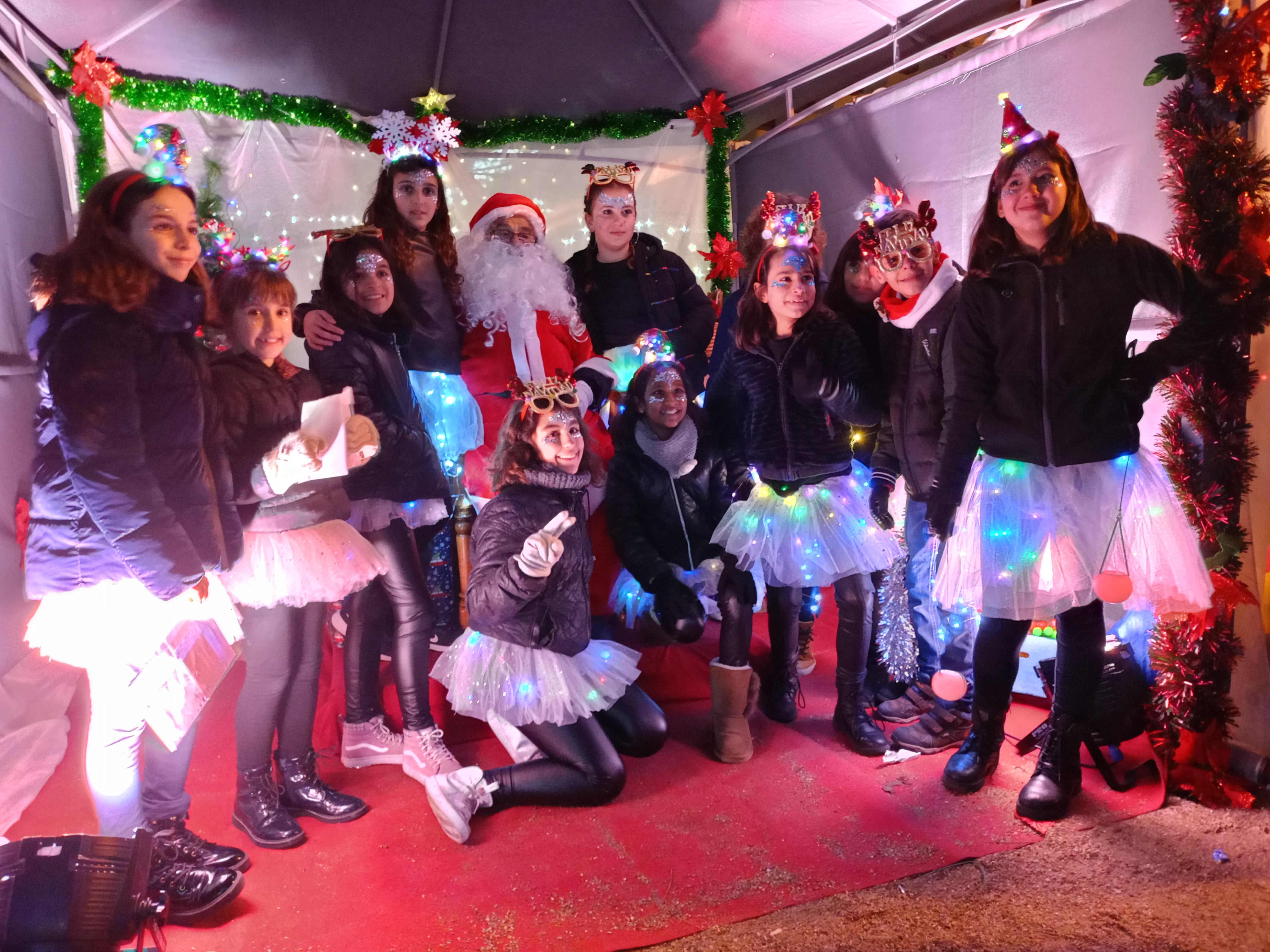 Papa Noel recibe a niños y adultos en Cuéllar el pasado año