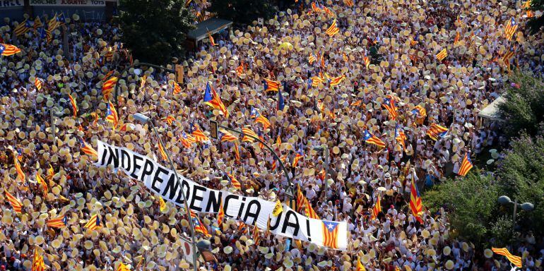 135.000 persones, segons la policia local, van omplir els carrers de Salt.