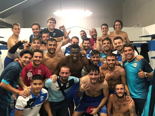 El Oliva celebrando una victoria esta temporada