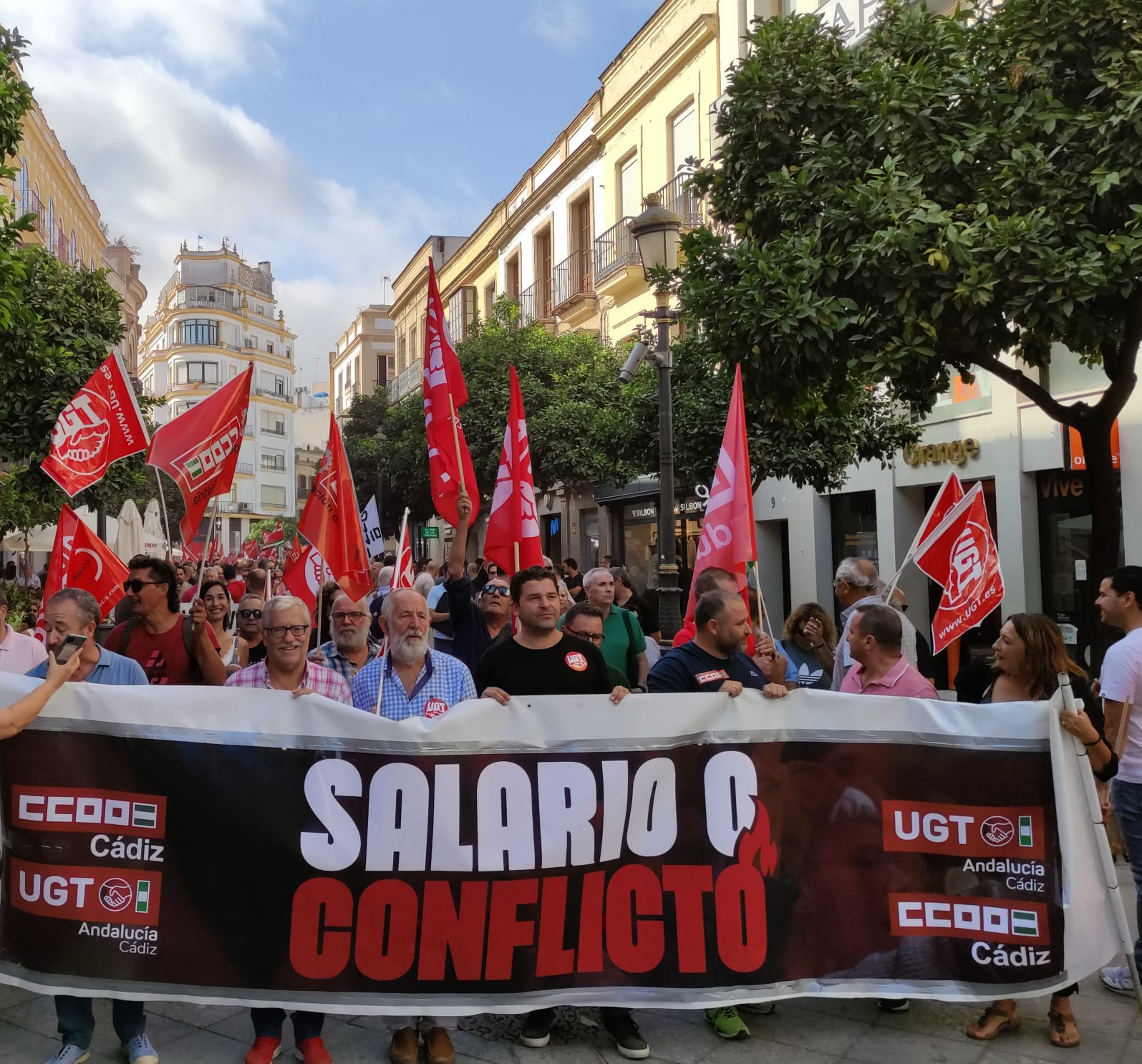 Cabecera de la manifestación de los trabajadores de la Vid