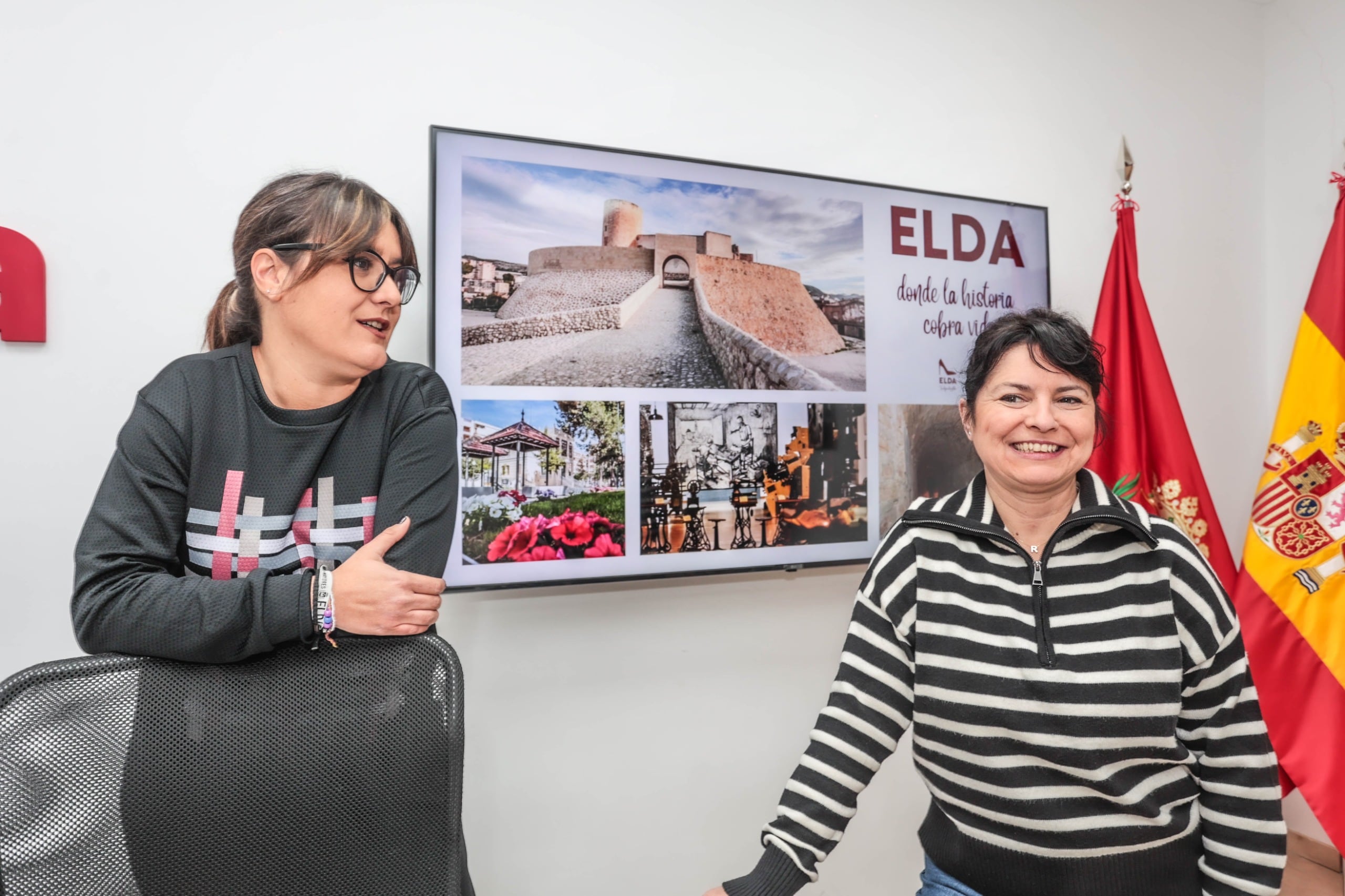 Andrea Paños, directora del Museo del Calzado y Rosa Vidal, concejala de Turismo de Elda, han presentado la propuesta de Elda en Fitur