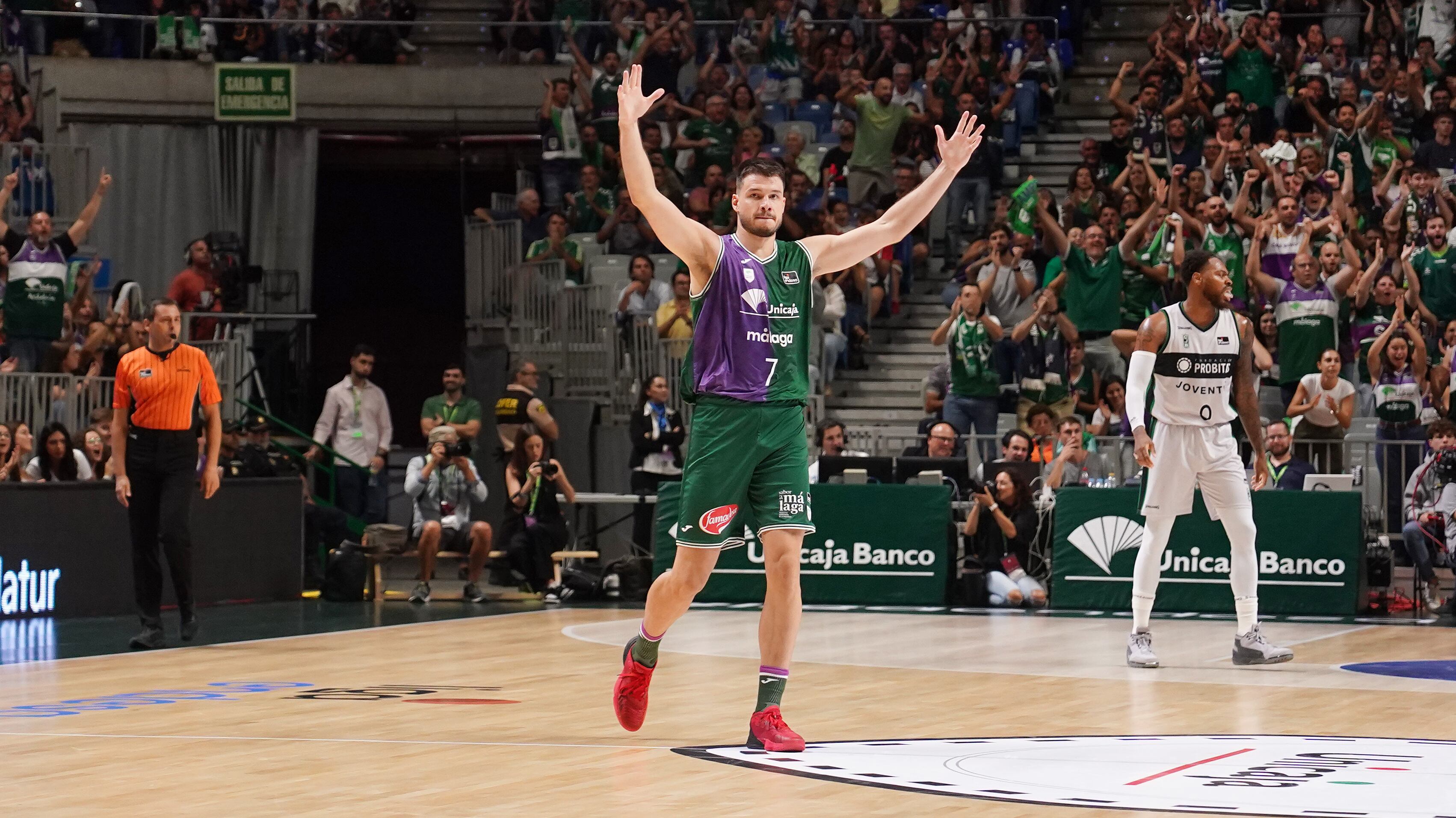 Jonathan Barreiro, con un gesto de celebración, durante un partido del Unicaja