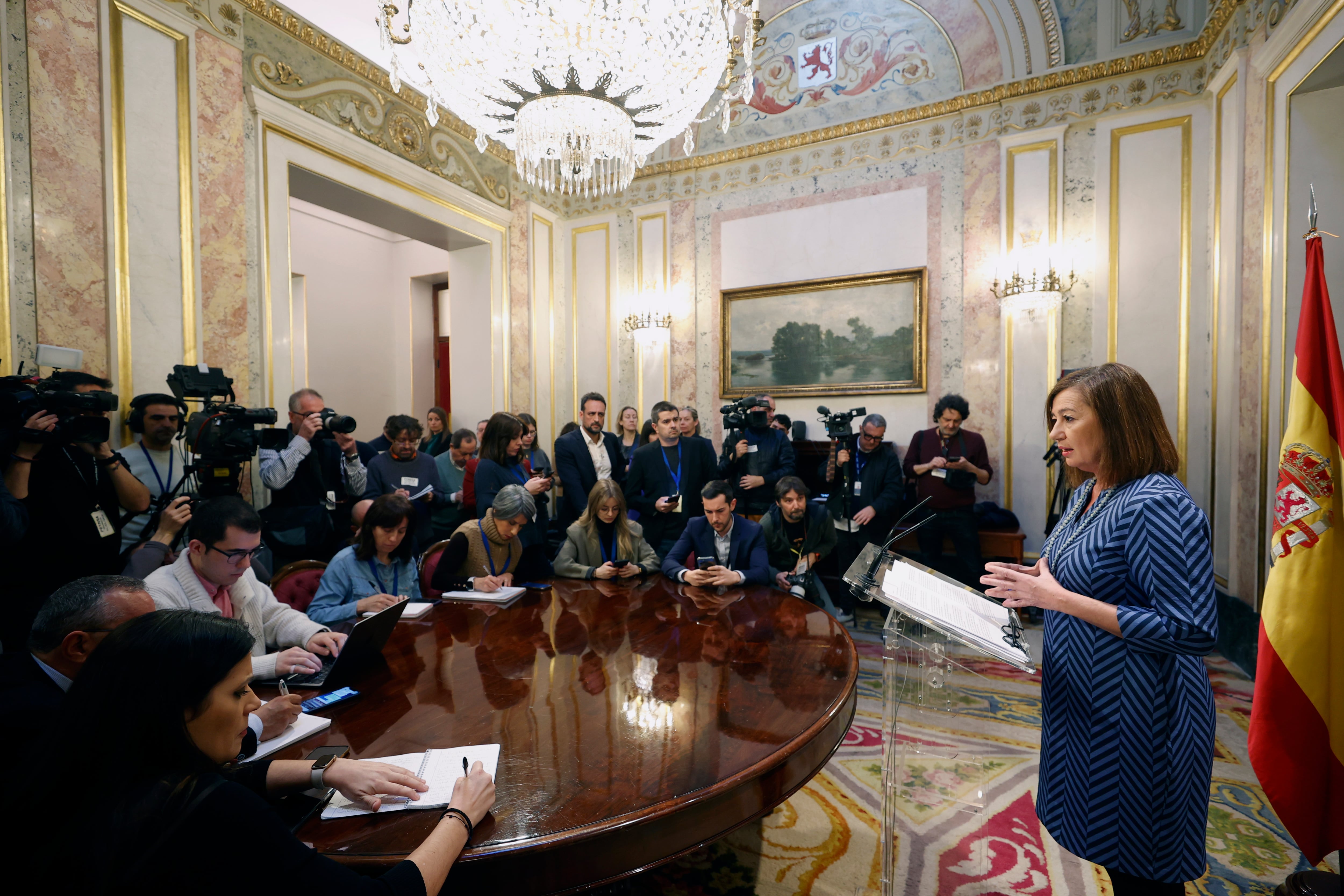 La presidenta del Congreso, Francina Armengol, comparece en el Congreso de los Diputados ante medios de comunicación sobre el presunto caso Koldo y cuya dimisión exige el PP por la gestión de contratos con la trama cuando era presidenta de Baleares, este martes en Madrid.