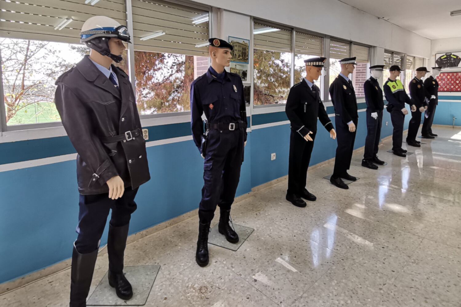 Exposición trajes de la Policía Local de Novelda a lo largo del tiempo