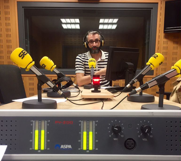 Carlos Porro en los estudios de Radio Palencia