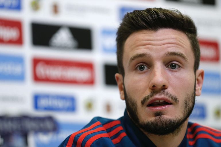 El centrocampista de la selección de España, Saul Ñíguez, ofrece una rueda de prensa, esta mañana en la Ciudad del Fútbol de Las Rozas, tras el entrenamiento que el combinado español ha realizado para preparar el partido amistoso que disputa contra Argentina el próximo martes en el Wanda Metropolitano. 