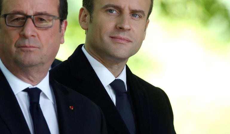 Hollande lega a Macron una Francia herida por el terrorismo y dividida