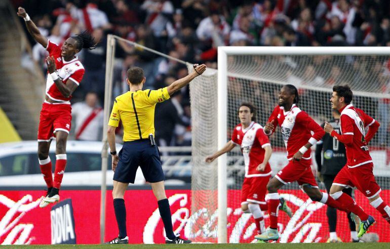 Manucho celebra su gol en Anoeta