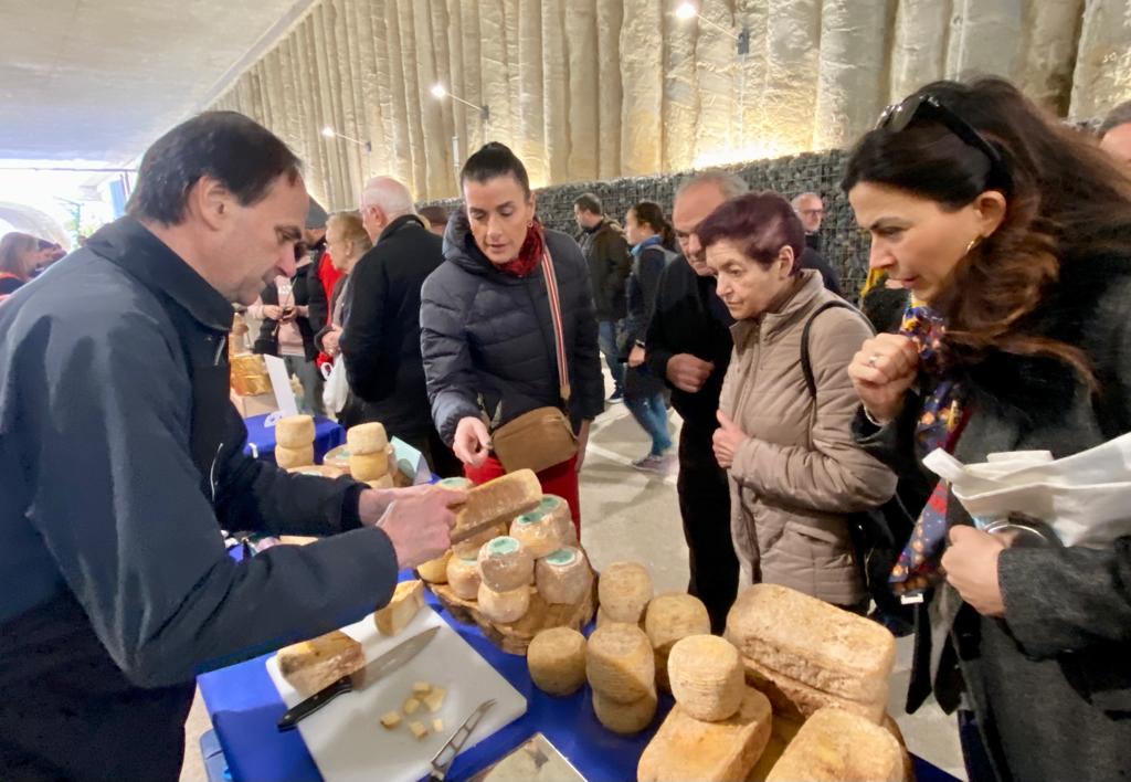 Feria del queso en Santander.