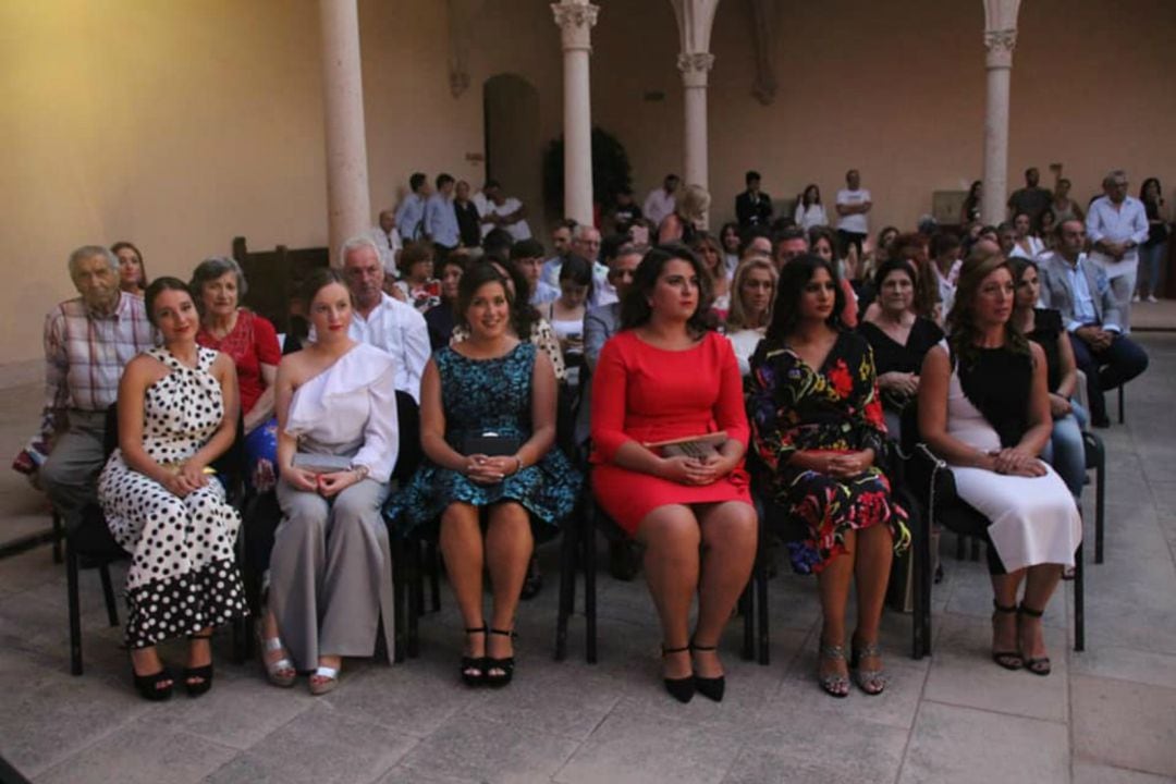 Las protagonistas de la noche fueron las damas goyescas de este año junto a su presidenta, María Dúctor