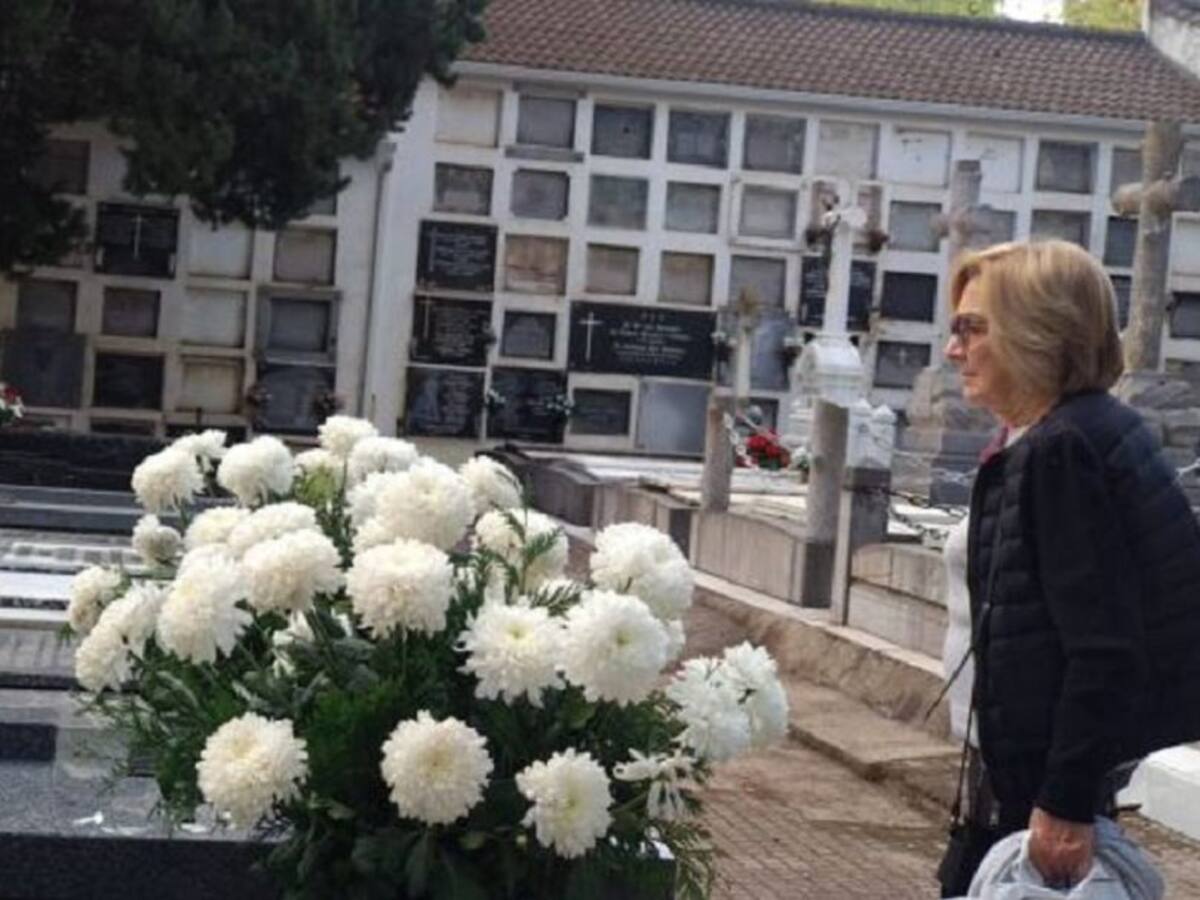 La venta de flores cae un 40% por las restricciones de acceso a los cementerios