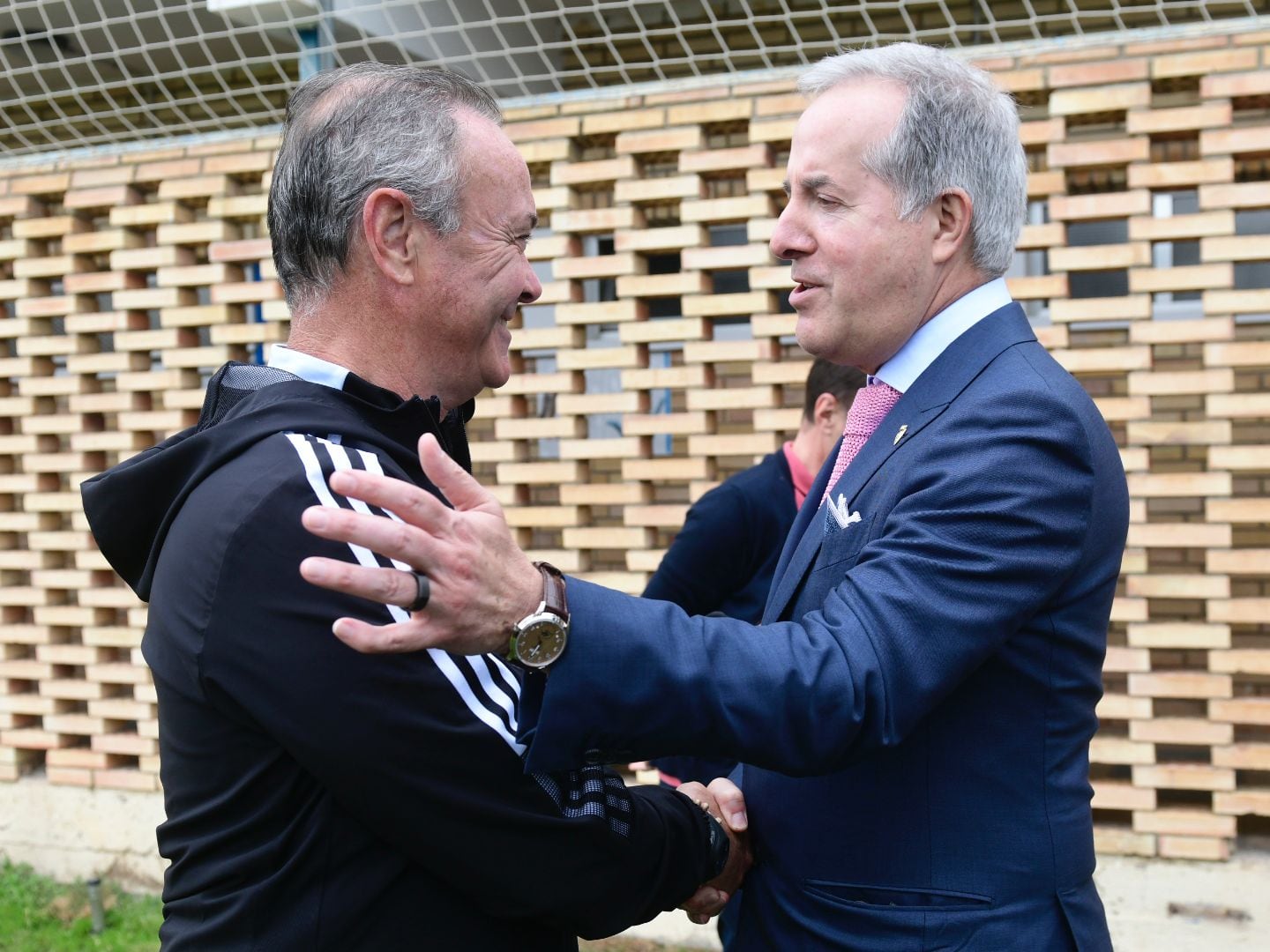 Jorge Mas saluda a JIM en la Ciudad Deportiva