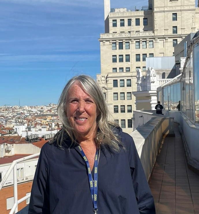 Robin Green, redactora de Rolling Stone y guionista de Los Soprano, en la terraza de la Cadena SER