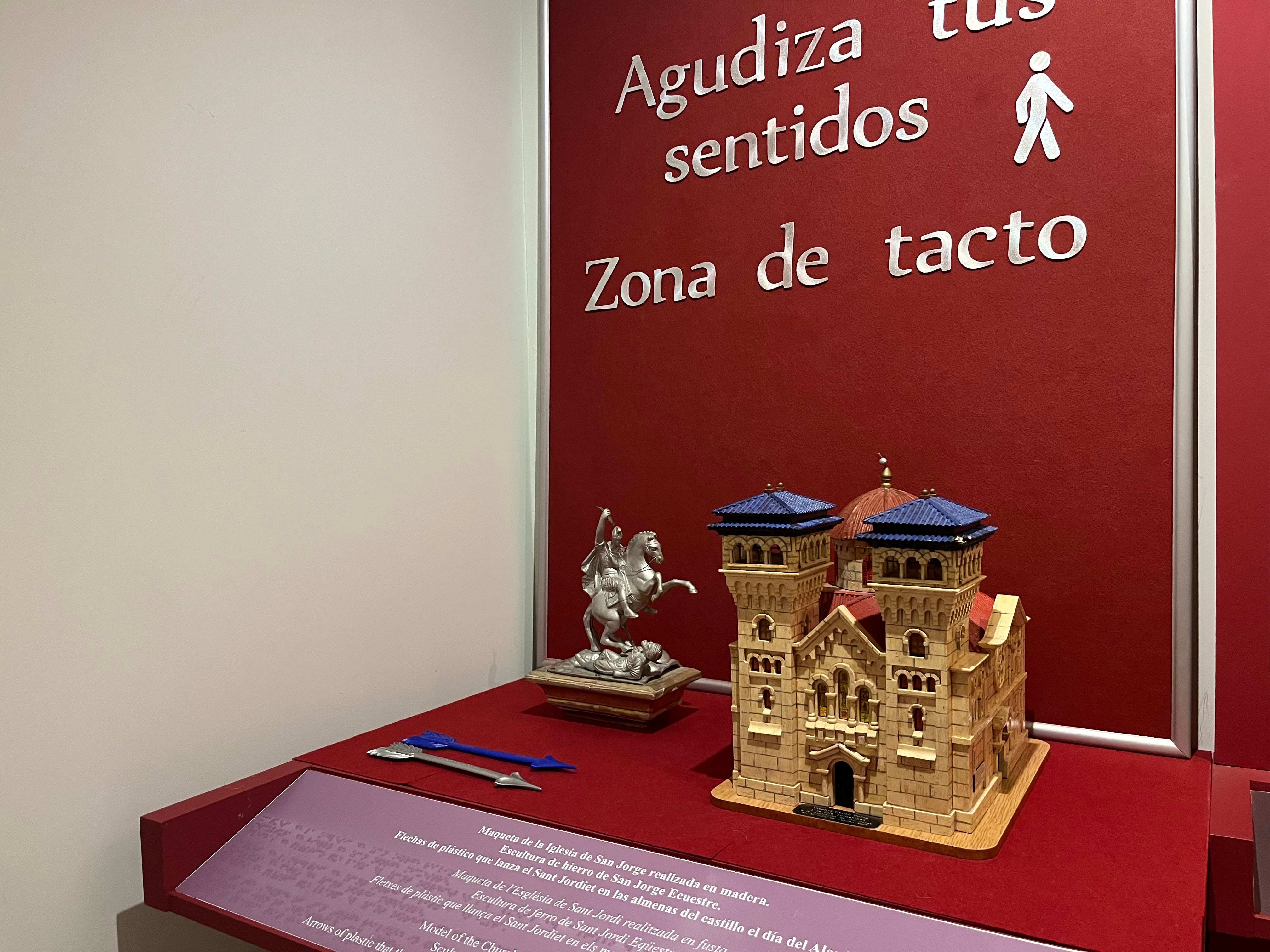 Aquesta és una part del MAF adaptada per a visitants cecs.