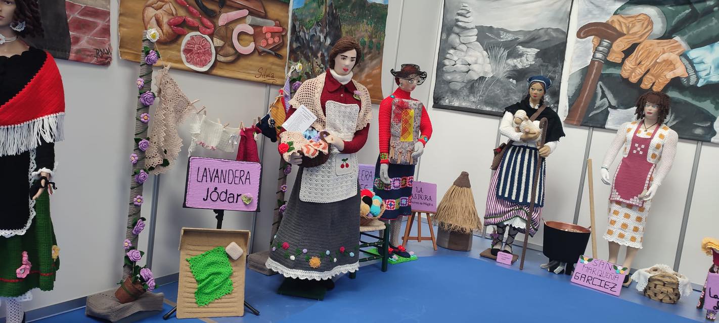 Presentación del trabajo 'Lavandera de Jódar' de la iniciativa 'Enganchadas por un Hilo'