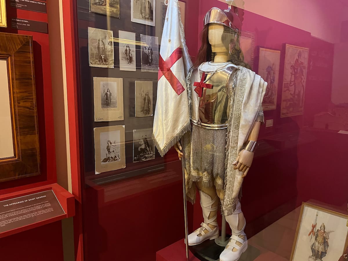 T04X06 Alcoi, avant la Festa! La figura de Sant Jordiet i el disseny de Lorenzo Ridaura