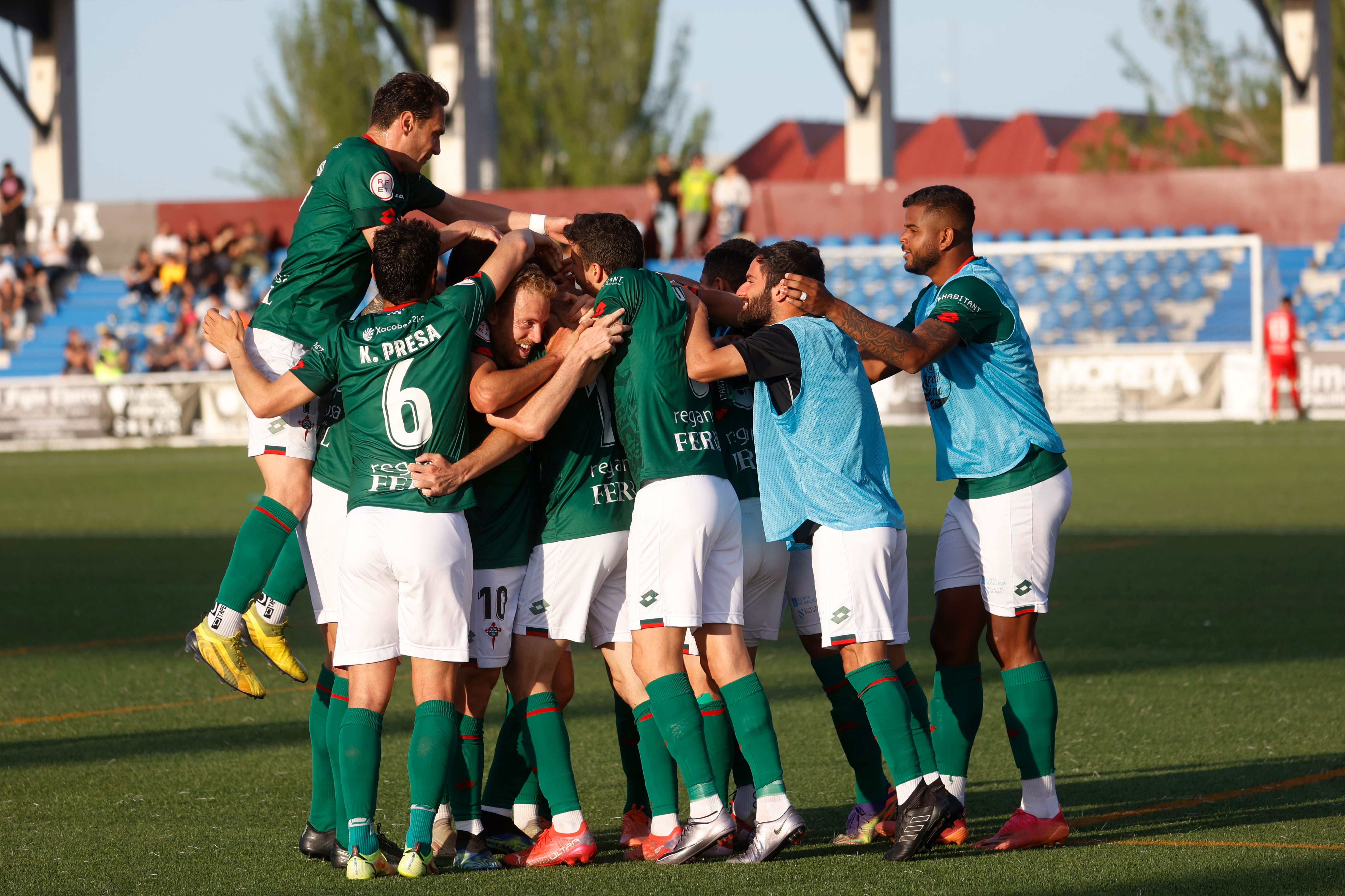 Los jugadores del Racing celebran el gol de Fran Manzanara, el de la victoria en el Reina Sofía ante el Unionistas de Salamanca