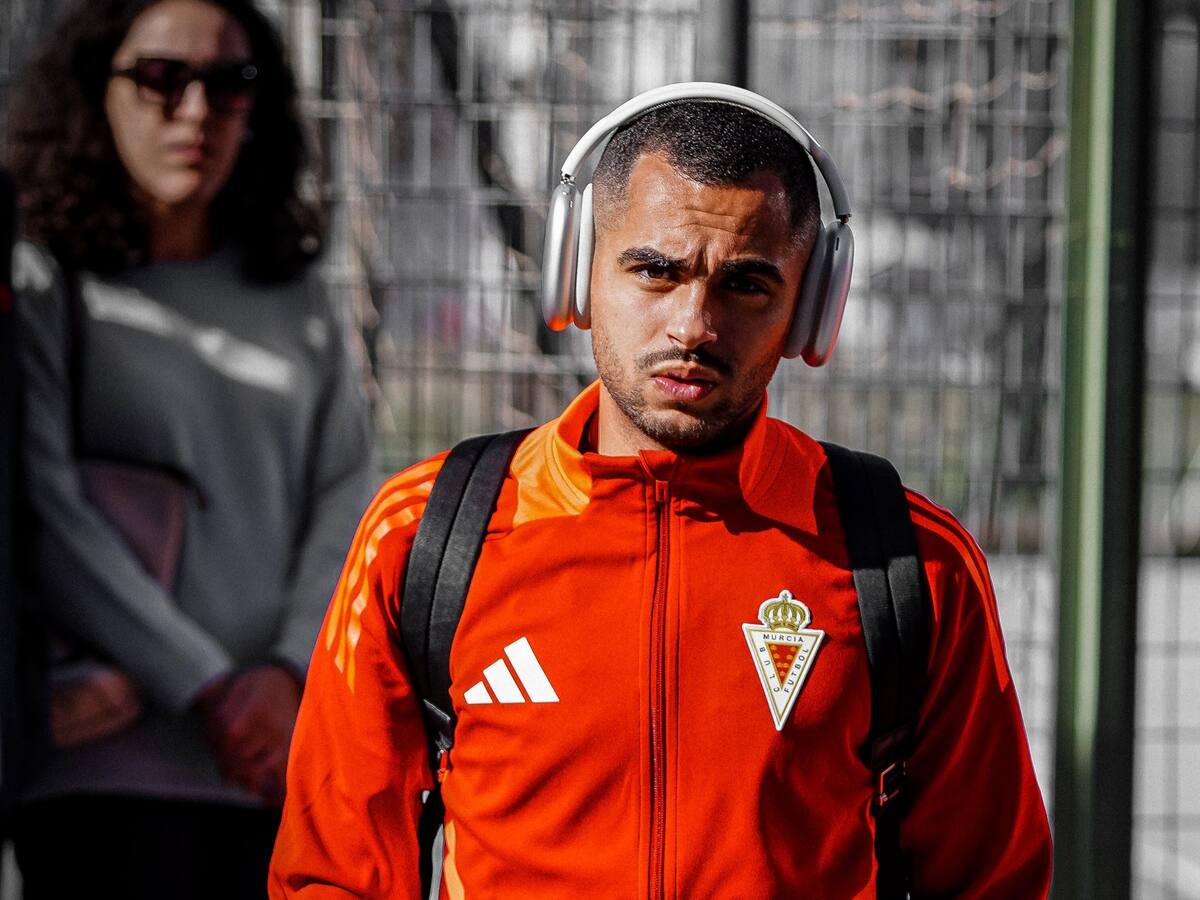 Alerta en el Real Murcia: Máxima preocupación por Moha después de la dura entrada recibida en el amistoso con el Hajduk Split