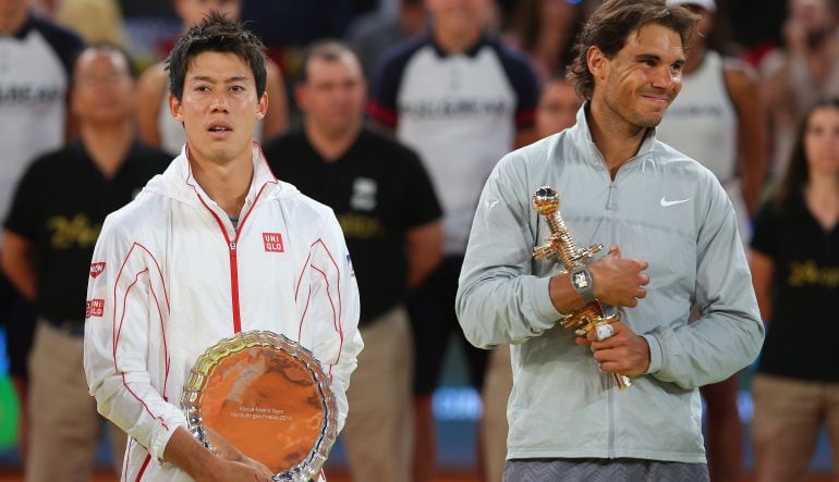 Nadal posa con Nishikori tras la final del Mutua Madrid Open