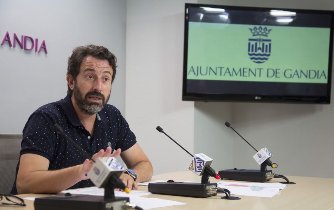 Vicent Mascarell en rueda de prensa en el Ajuntament de Gandia. 